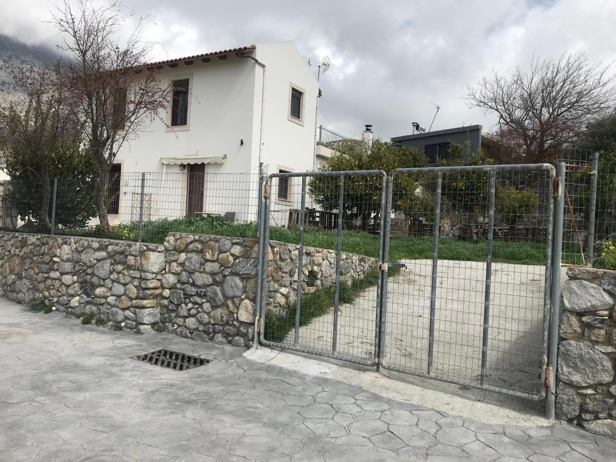 Вилла Papa-Antonis Stone House Зарос Экстерьер фото